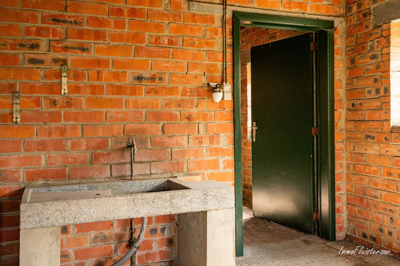 Vrijstaande woning met bijgebouw op 1 ha (Aankoop extra aanpalende ca. 2 ha mogelijk) te Heist-op-den-Berg 