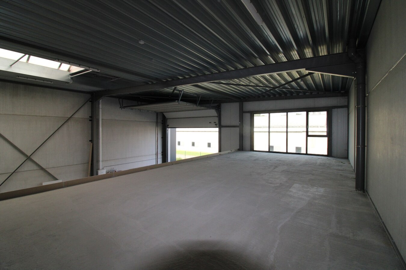 Volledig uitgeruste KMO-unit met een bruikbare oppervlakte van 392 m² 