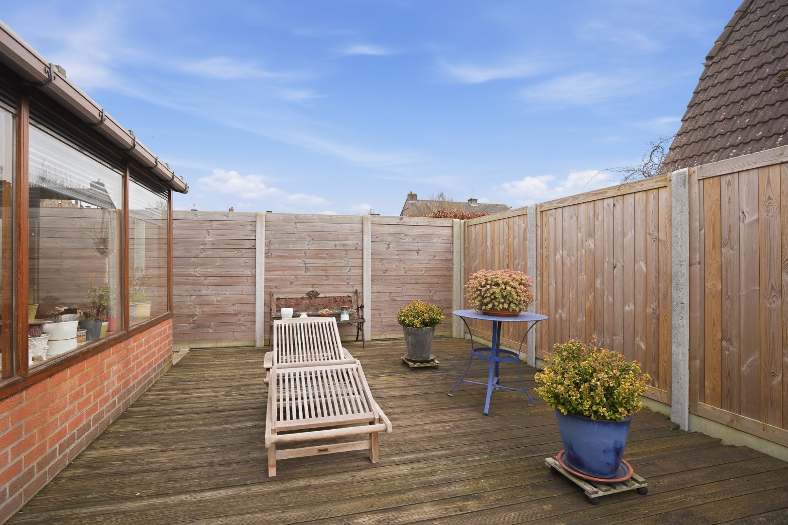 Alleenstaande bungalow met garage en tuin  op 684 m² 