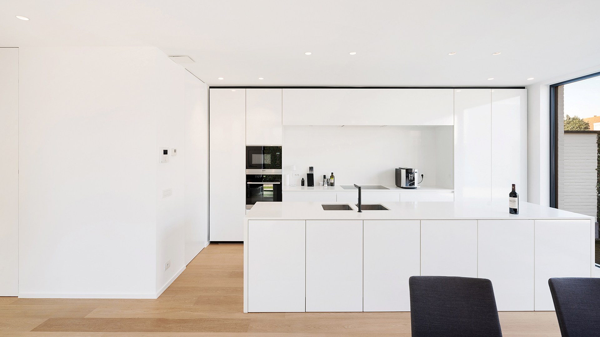 Centraal gelegen 3-gevelwoning in hedendaagse stijl – Bouwjaar 2014 