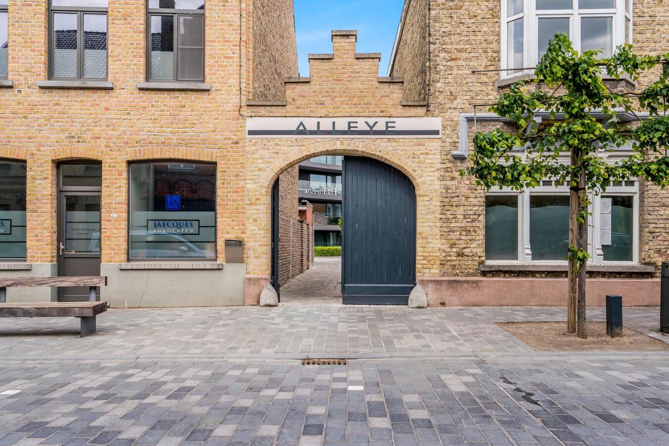 Ruim uniek  gelegen bemeubeld appartement met 2 slaapkamers en garage te Diksmuide 