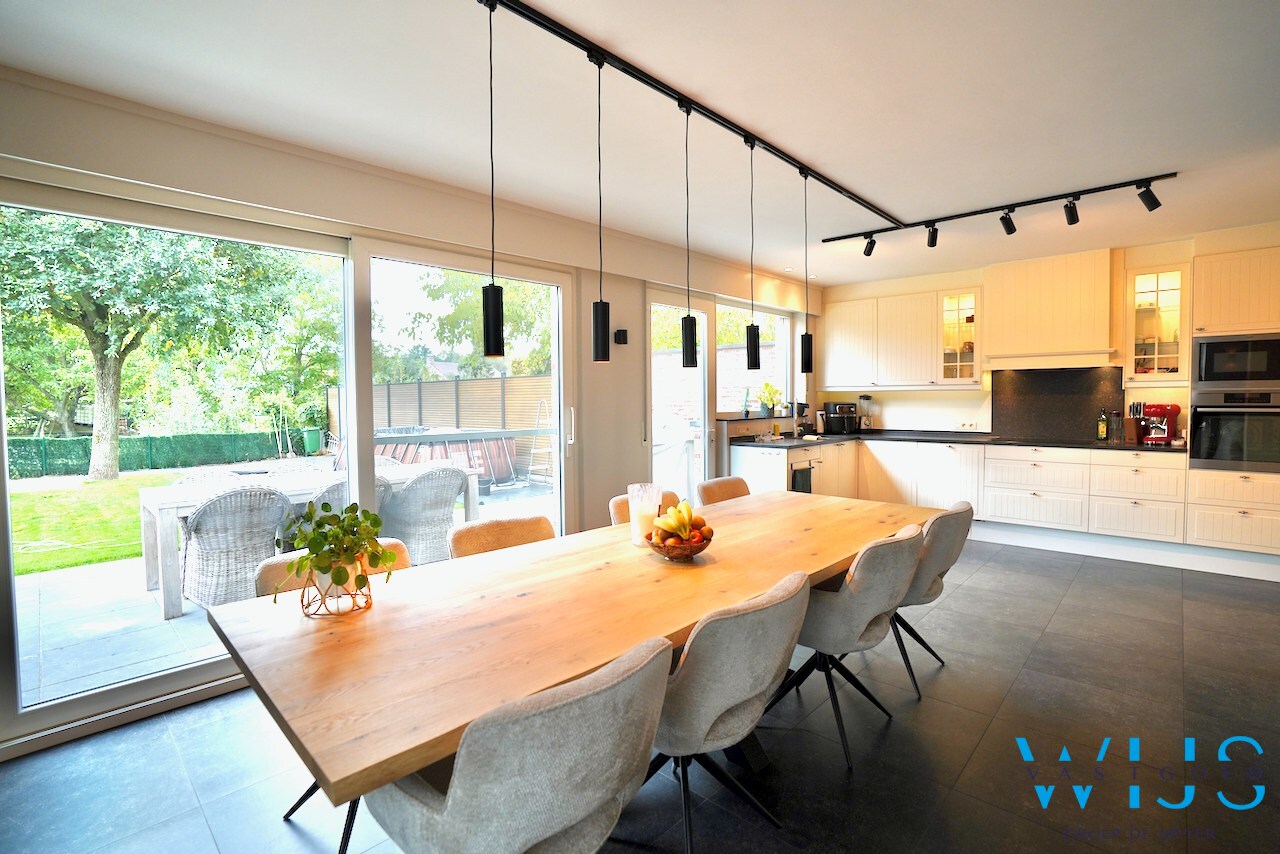 Prachtige recente woning in een zeer rustige wijk te Ertvelde ! 