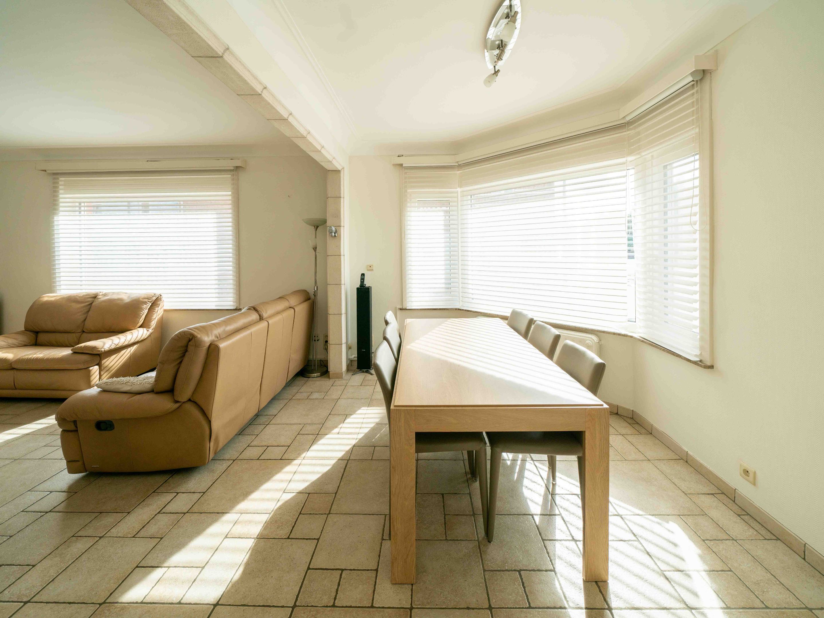 Zeer ruime gezinswoning met 4 slaapkamers en bureel 