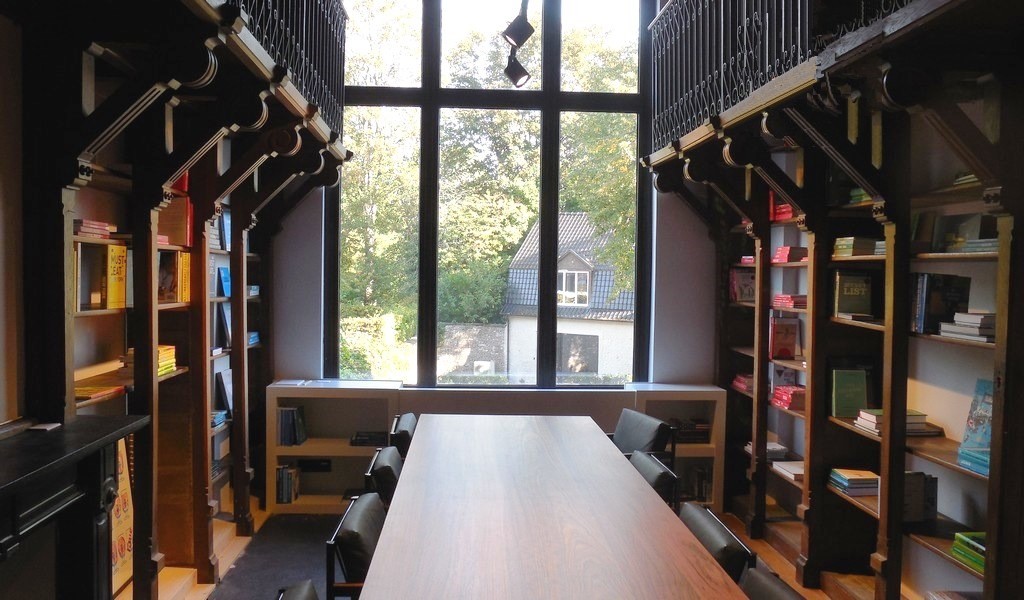 Full service kantoren in mooi gerenoveerd herenhuis in Gent