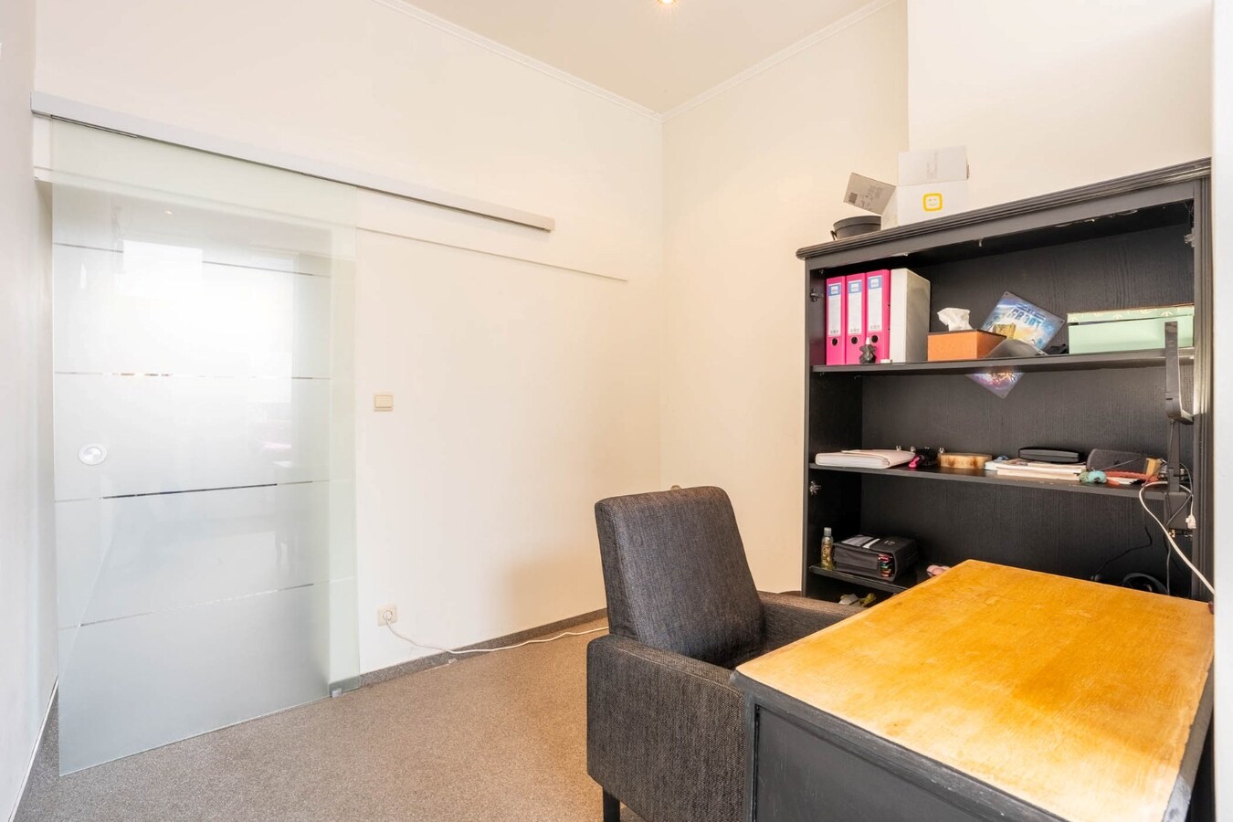 Een knusse rijwoning met tuintje en 3 slaapkamers, gelegen pal in het centrum van Maaseik. 