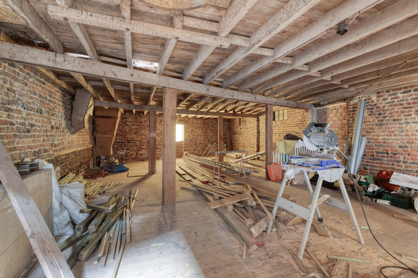 Uitzonderlijke exclusieve herenwoning met verrassende loods van 3 etages 