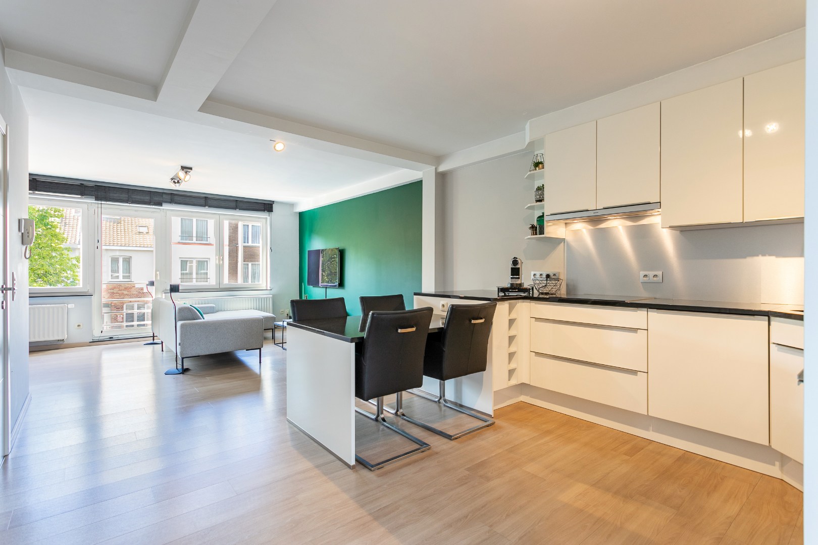 Appartement met 2 slpk, terras en staanplaats 