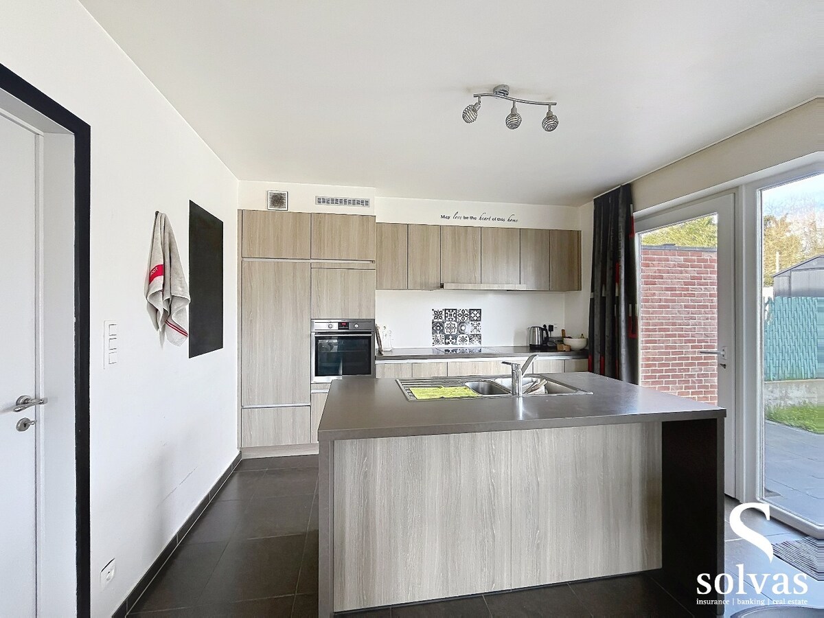 Energiezuinige woning met 3 ruime slaapkamers, bureau en ruime garage nabij centrum Aalter 