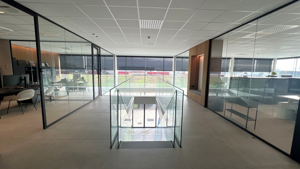 High-end bedrijfsgebouw te huur op bedrijventerrein E17/4 in Lokeren