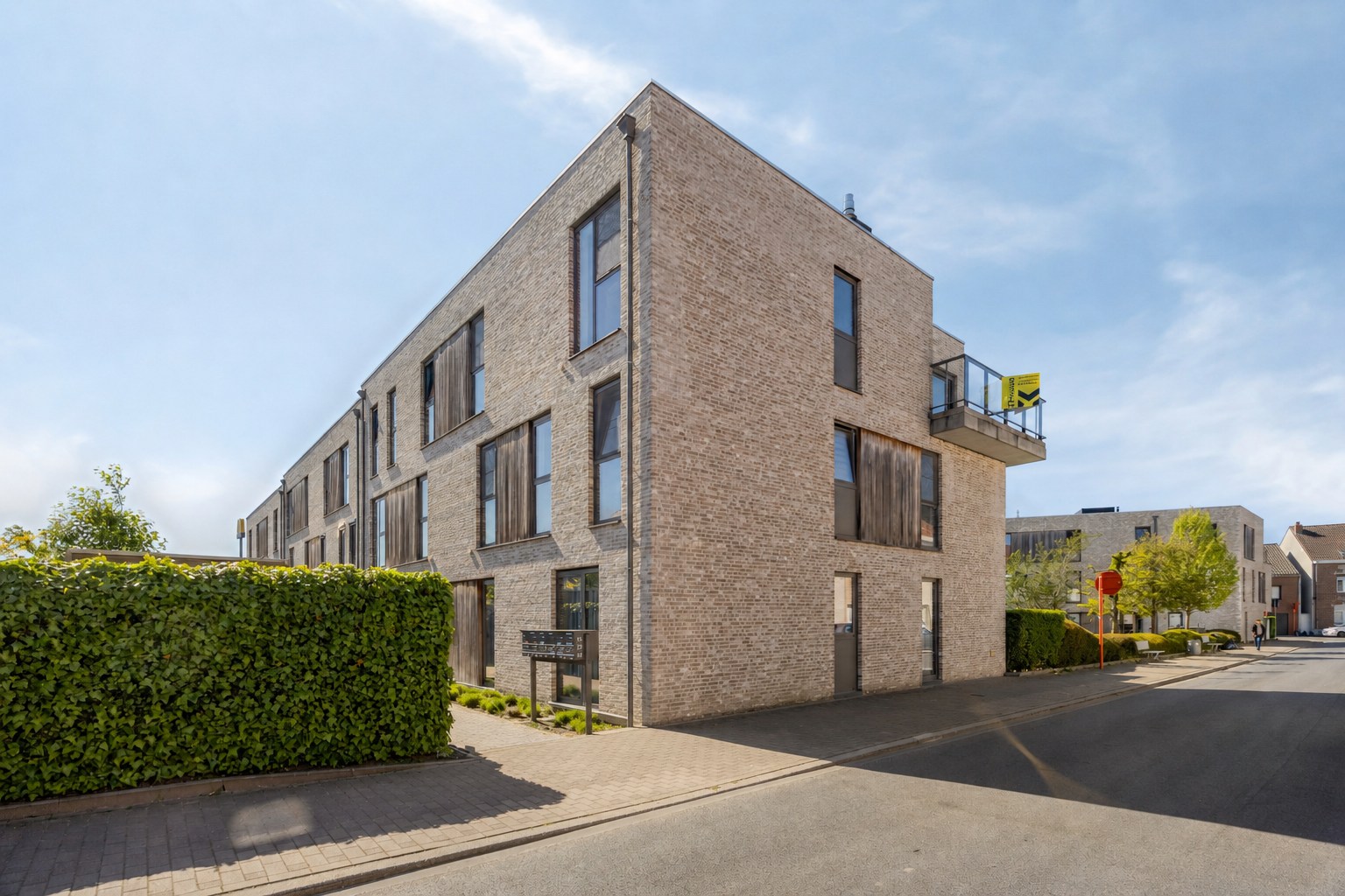 App te huur nabij centrum Halle: 2 slpks, terras, parking + kelder 