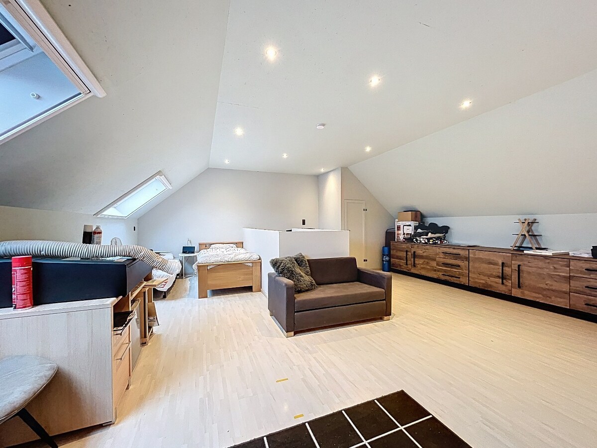 Recente (2017) gezinswoning met garage en tuin te Borsbeke 