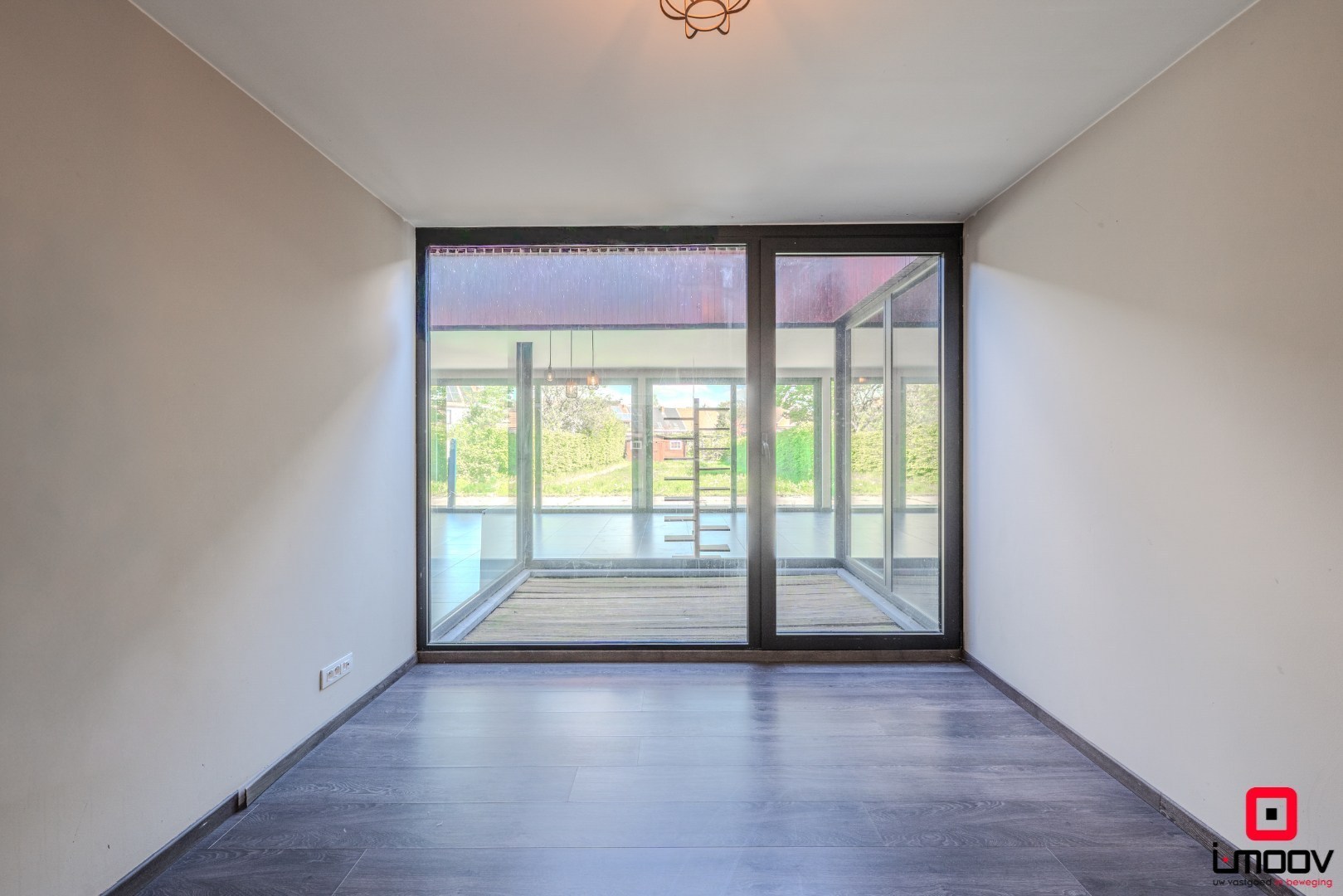Modern appartement met uitzonderlijk grote tuin en kwalitatieve afwerking te Oostakker 