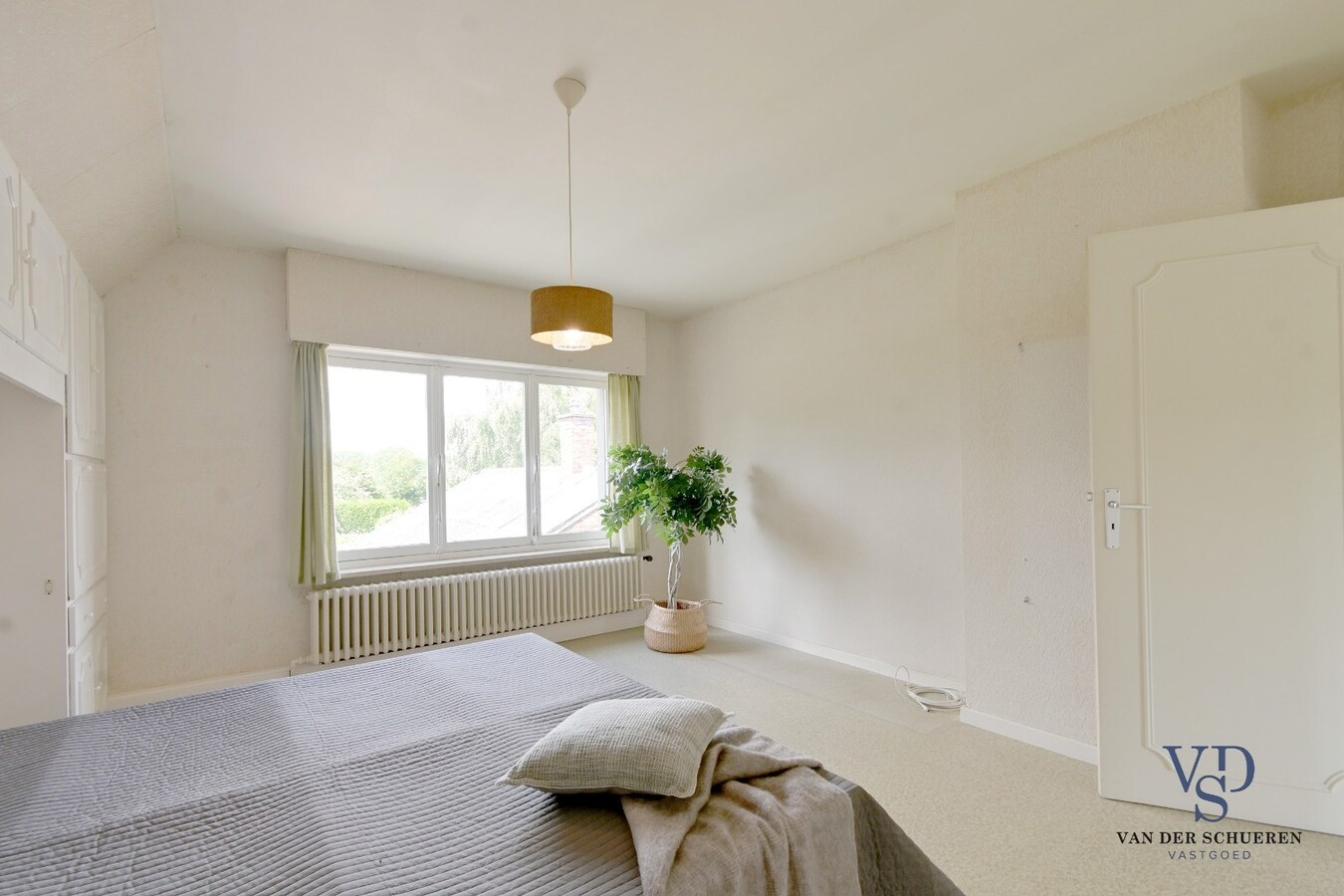 Ruim landhuis met tal van mogelijkheden. 