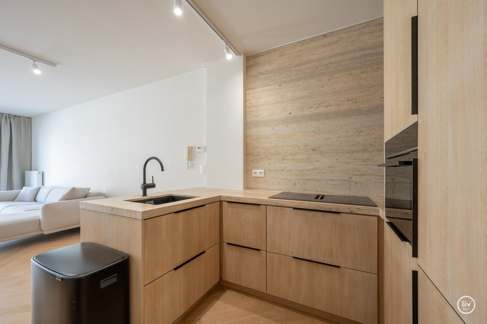 Appartement magnifiquement rénové, situé au calme, à proximité de l'avenue Lippens et de la mer à Knokke. 