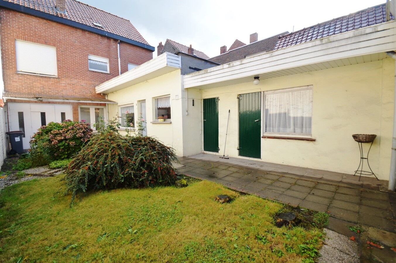 Volumineuze woning met garage vlakbij het centrum - Zelzate 