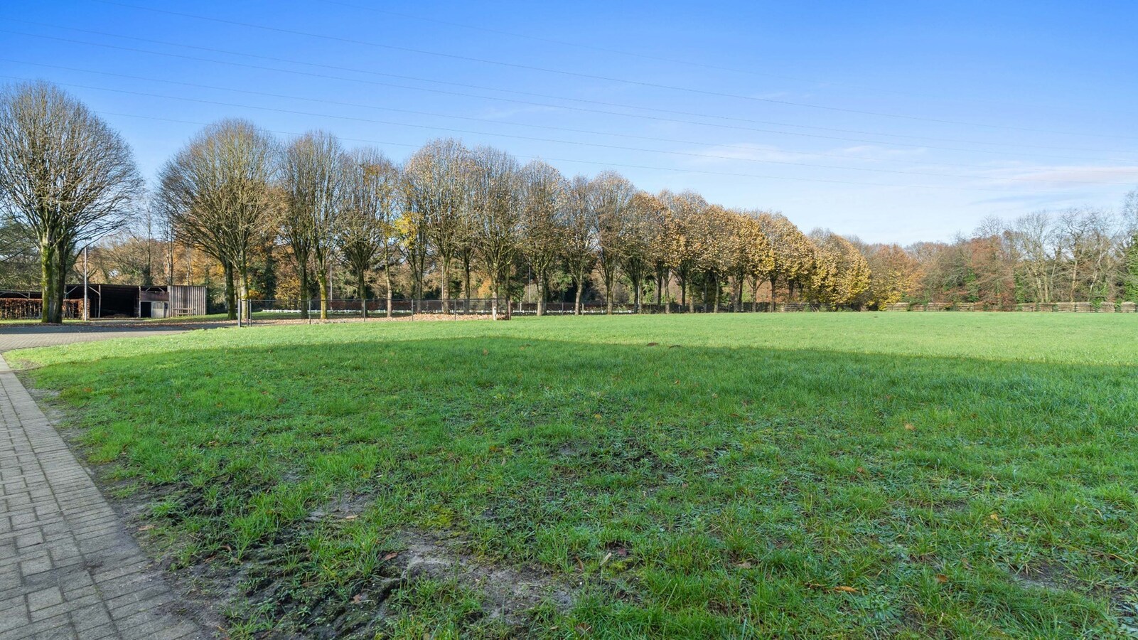 Luxueus landhuis met binnen- en buitenpiste en paardenstallen op een domein van ca. 3 ha te As 