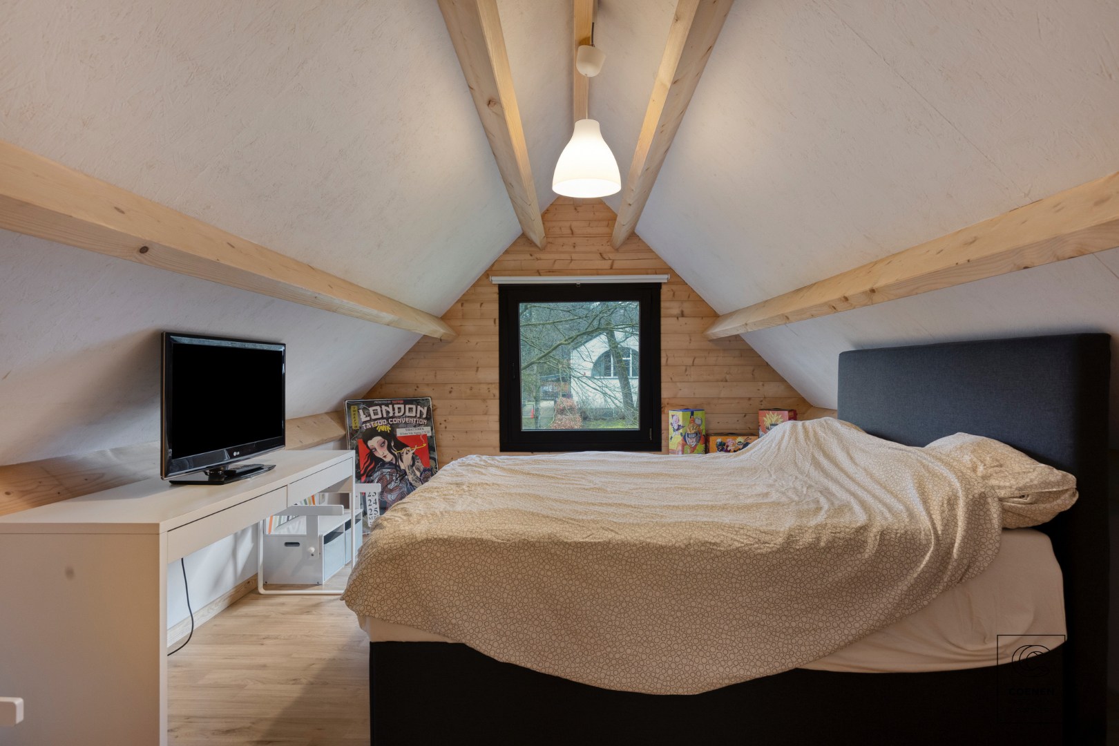 Lichtrijke en ruime villa van 338 m² met ingebouwd zwembad en tal van mogelijkheden voor co-housing of kangoeroewonen! 