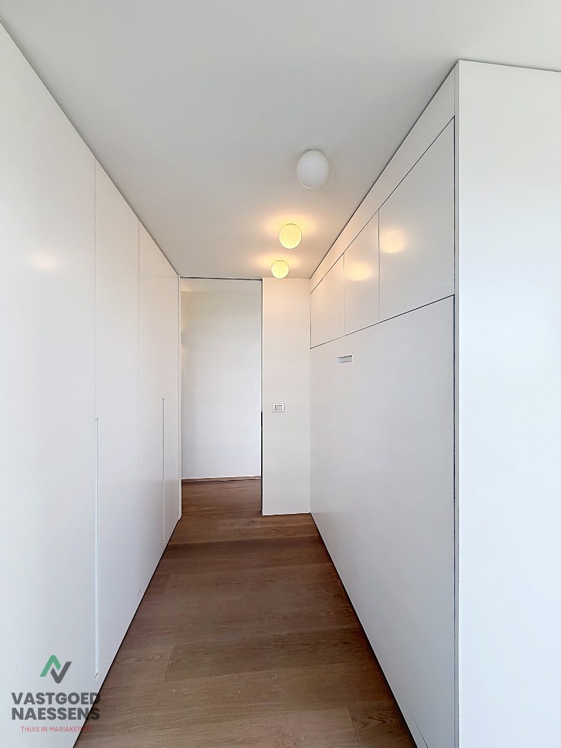 SCHITTEREND VERNIEUWD HOEKAPPARTEMENT – 2 SLPK – TERRASSEN – ZEEZICHT EN ZICHT OP GOLF 