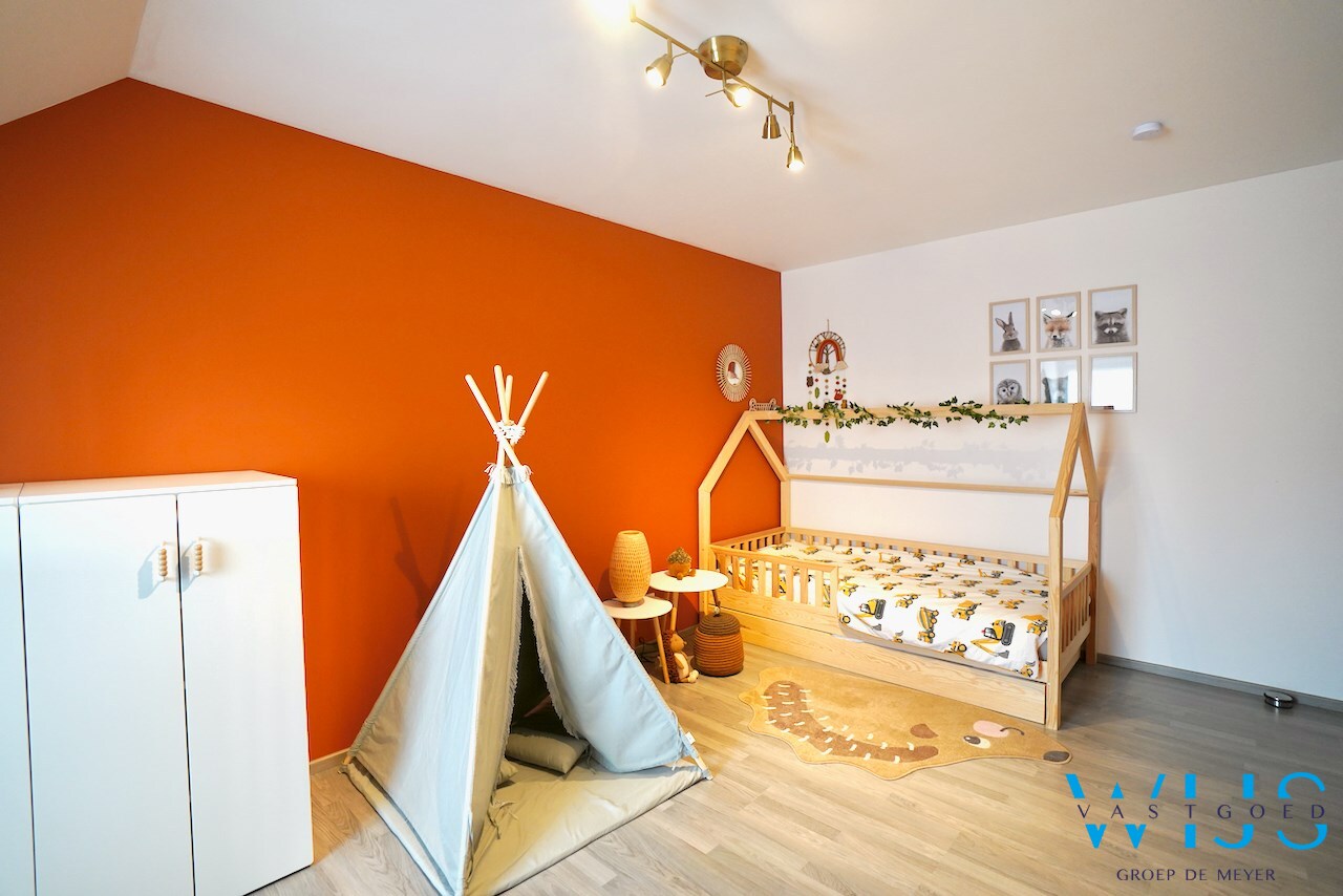 INSTAPKLAAR woonhuis met ZUIDgerichte tuin te Boekhoute ! 