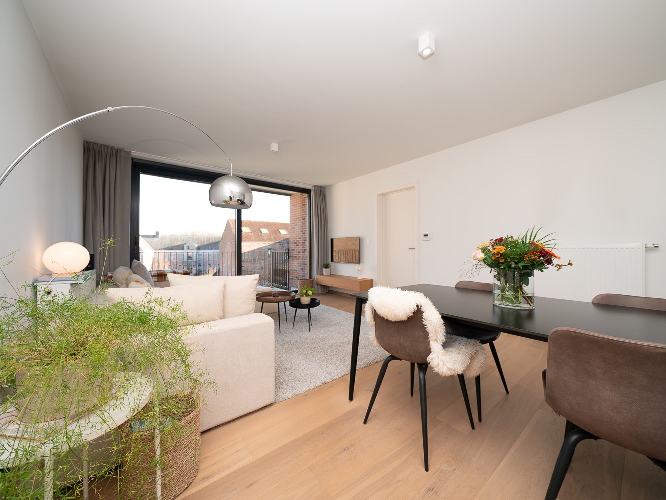 Recent 2-kamer appartement met terras, parking en kelder 
