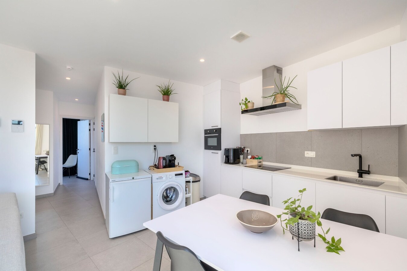 Instapklaar dakappartement met lift, 2 terrassen en parking 
