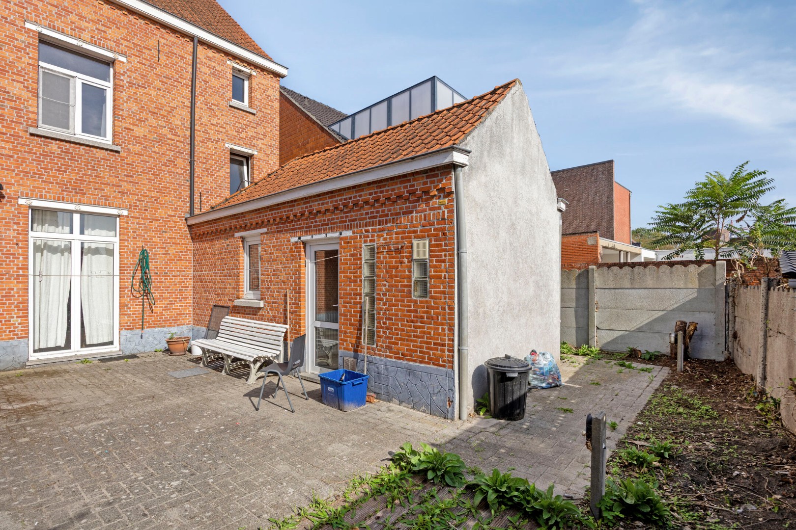 Te renoveren woning met 4 slpk. en garage in centrum van Mol 