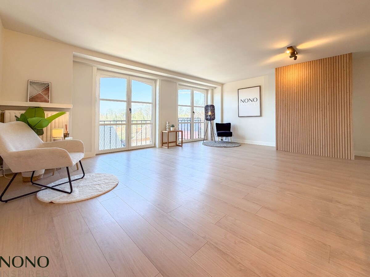 Fantastisch 2-slaapkamer appartement met staanplaats en terras pal in de Doorniksewijk !  *** NONO INSPIRED *** 