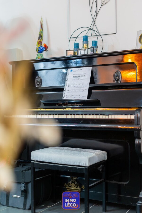 3 façades rénovée avec 4 chambres, grande terrasse sans vis-à-vis, proche du parc ! 