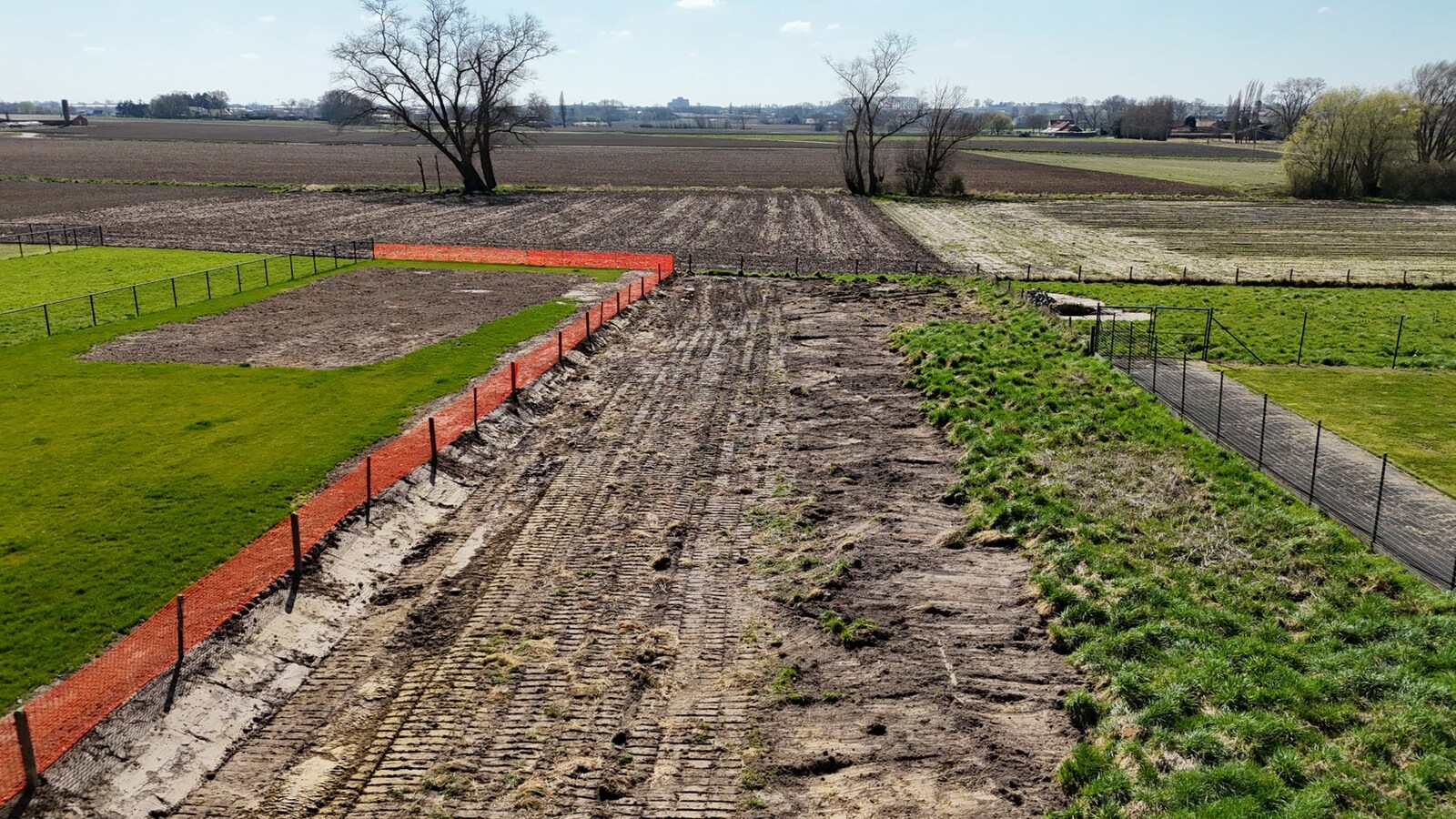 Mooi en groot perceel bouwgrond met met ver uitzicht op de natuur te Kortemark. 