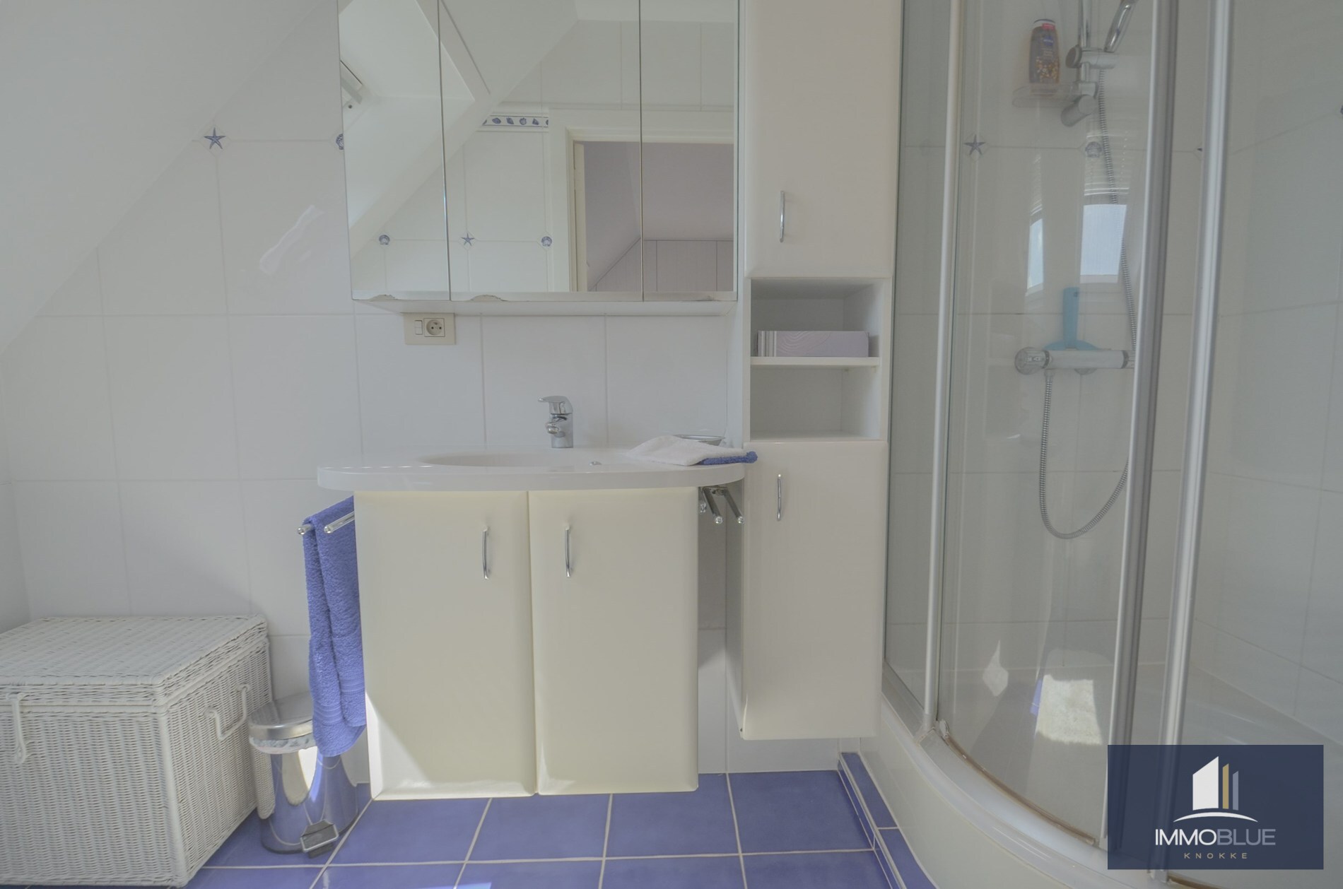 Stijlvol duplexappartement met zonnige terrassen en open zicht op de villa’s van het Zoute. 