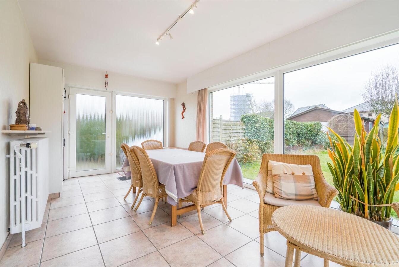 Woning met 5 slaapkamers op 832 m² in rustige straat te Oudenburg 