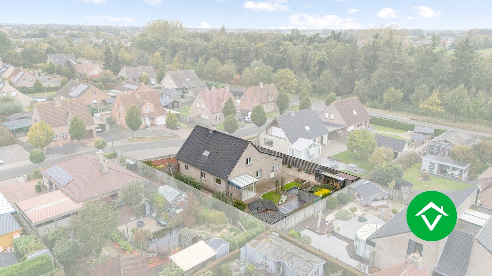 Kloeke woning met 4 slaapkamers in een woonwijk te Ichtegem. 