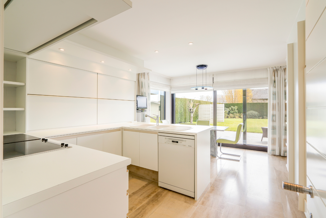 Luxueus afgewerkte villa met 3 slaapkamers én garage te Gits 