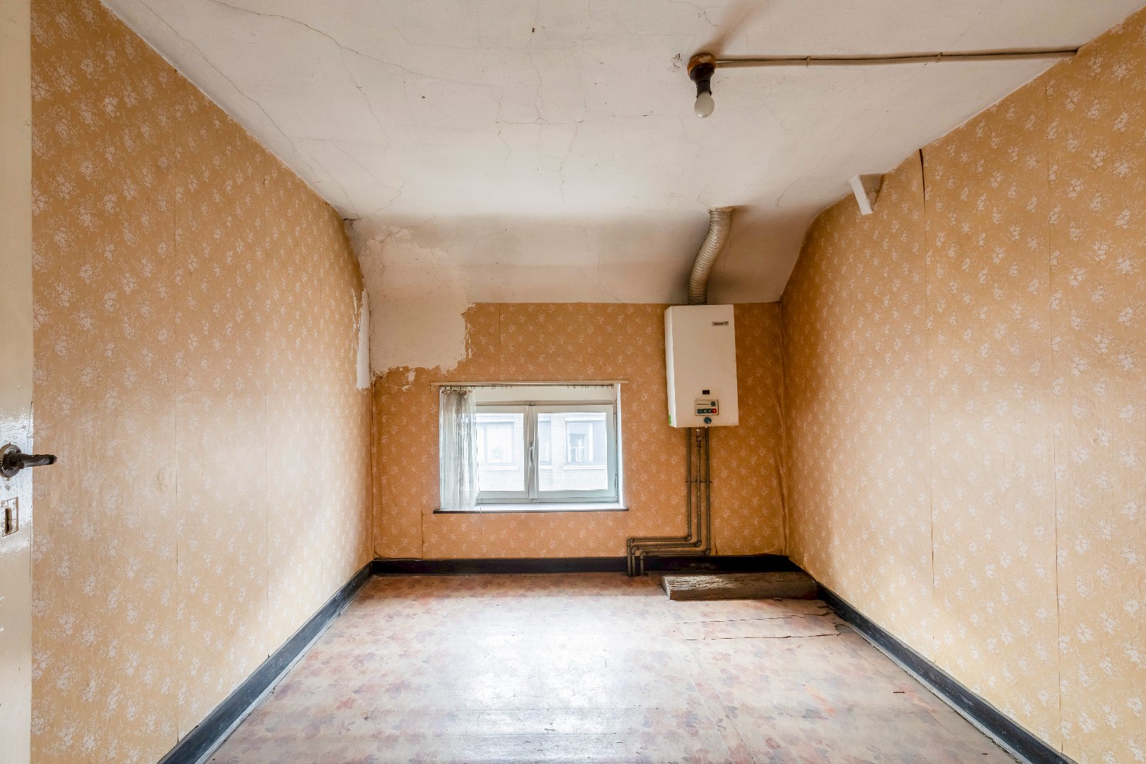 Te renoveren handelspand in het centrum van Ledeberg 