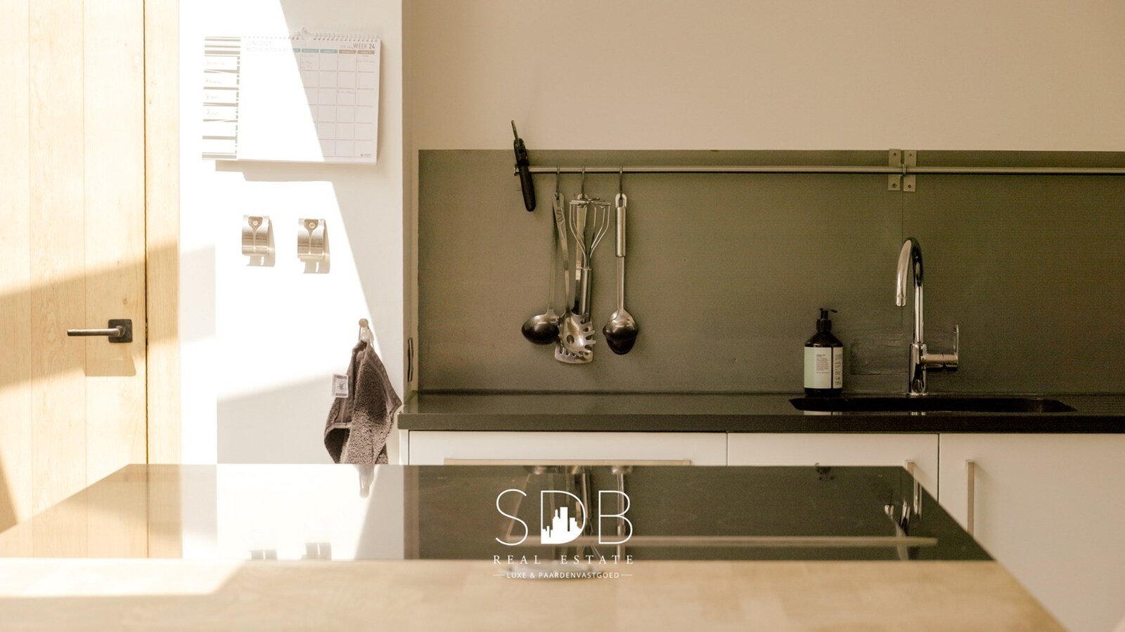 Prachtige hedendaagse villa met gezinstuin en zwembad op 1.387m² 