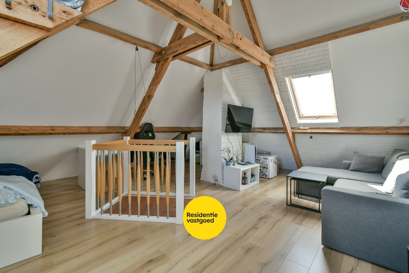 Halfopen woning met verhuurde buitenunit – extra inkomsten vanaf dag één! 