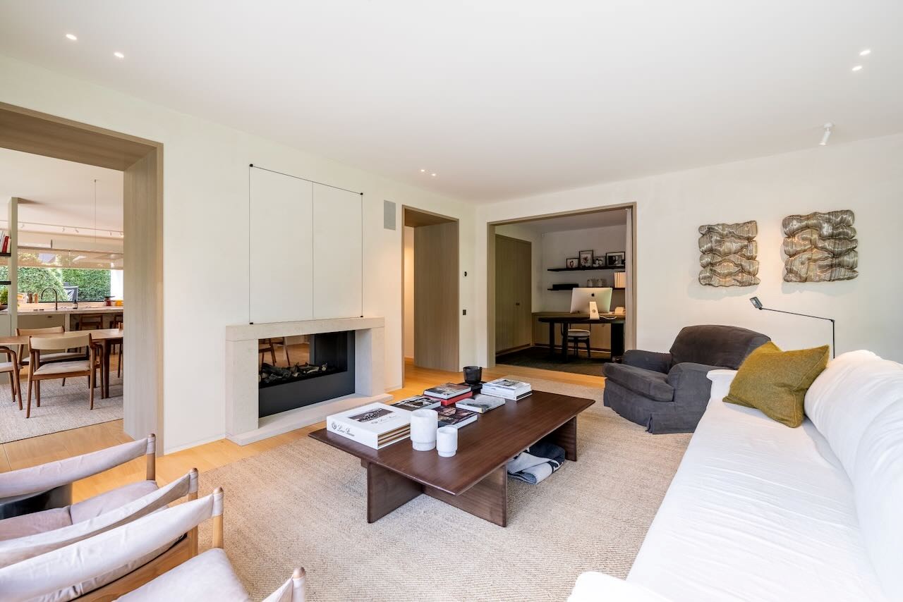 Magnifique villa récente de style contemporain allie une finition intemporelle à un emplacement unique et une vue imprenable sur le Zwin. 