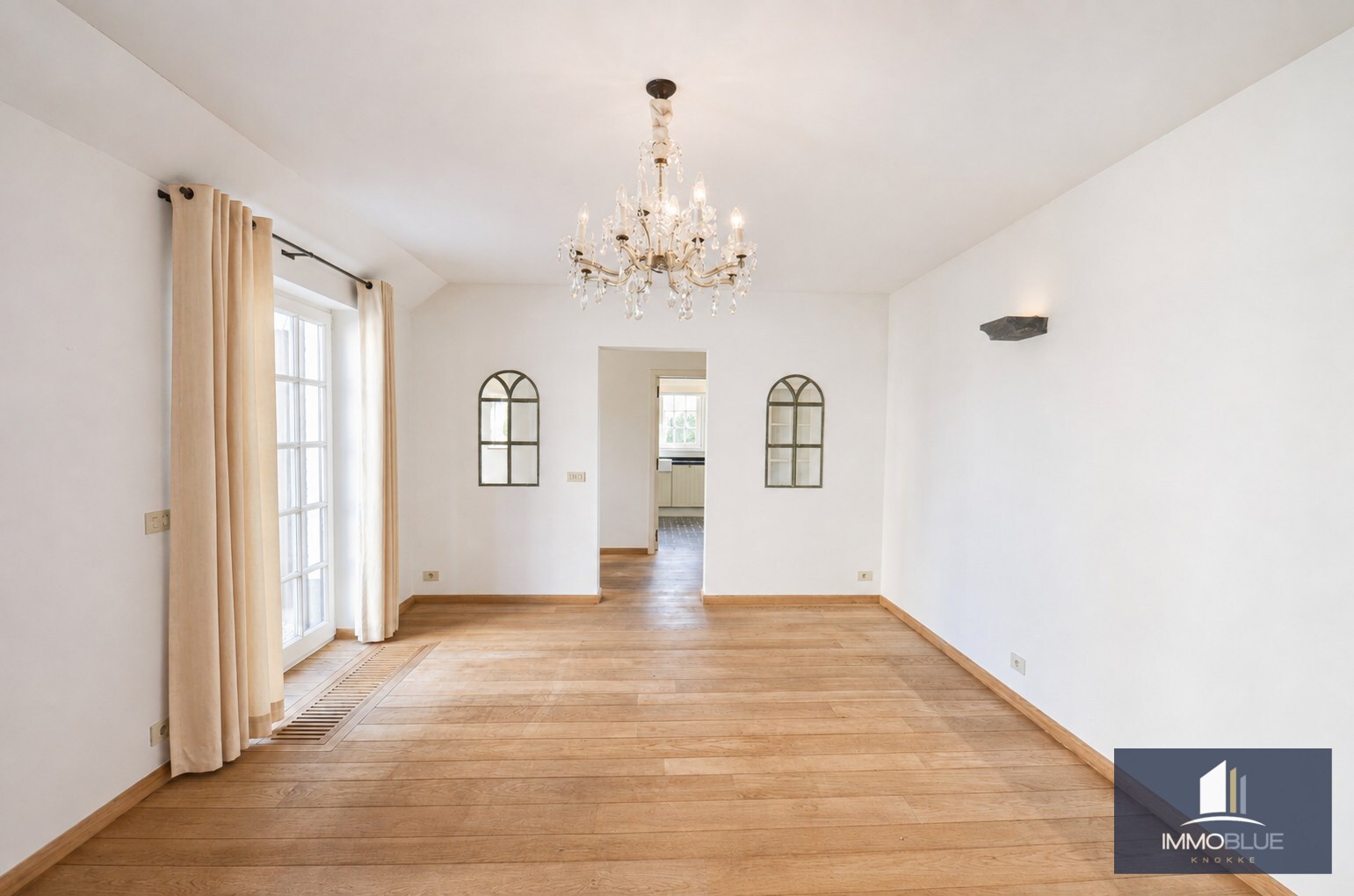 Tijdloze villa met uitzonderlijke vergezichten op een residentiële locatie. 