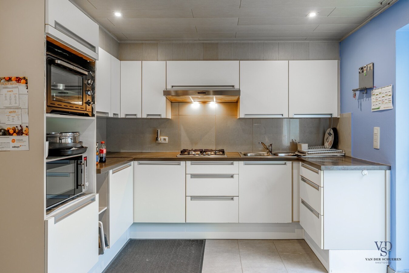 Woning met tuin én 2 staanplaatsen én car-port. 