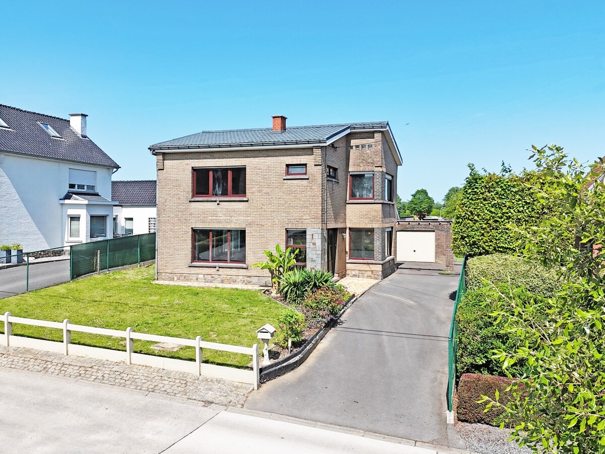 Ruime, te renoveren OB met garage te Zottegem 