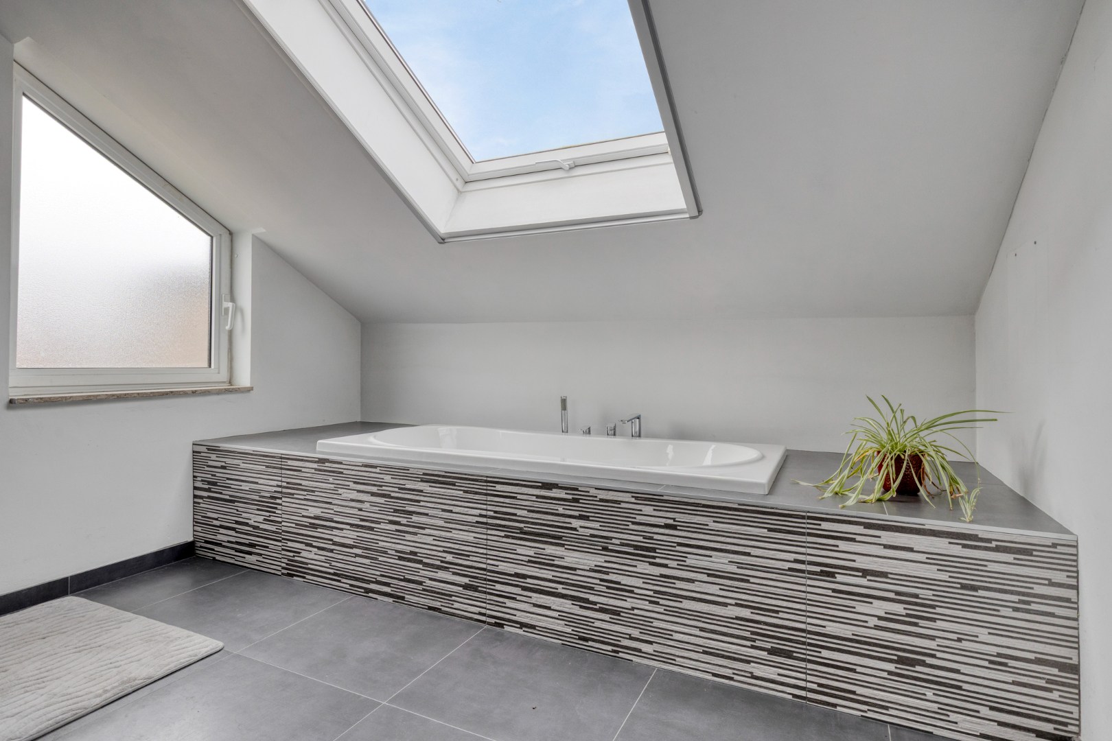 Uitzonderlijke villa met 4 slpk. nabij Geel-Centrum 