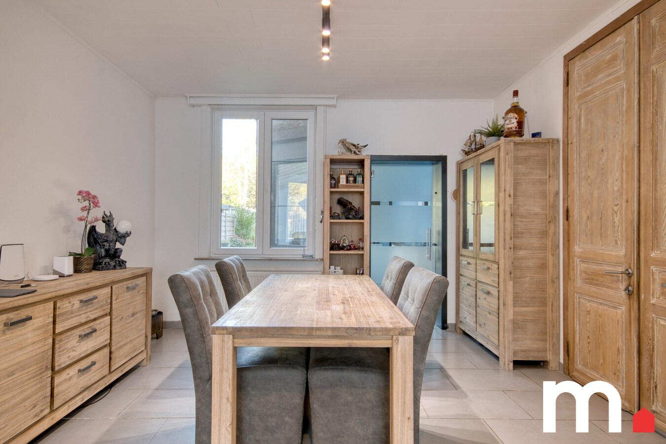 Instapklare woning te Kuurne op 405 m² met 4 Slaapkamers en inpandige dubbele garage! 