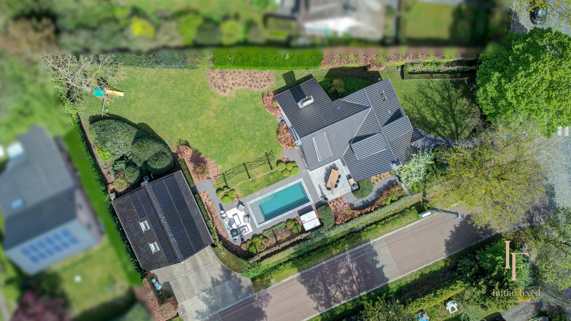 Charmante gerenoveerde villa met zwembad te Brecht. 