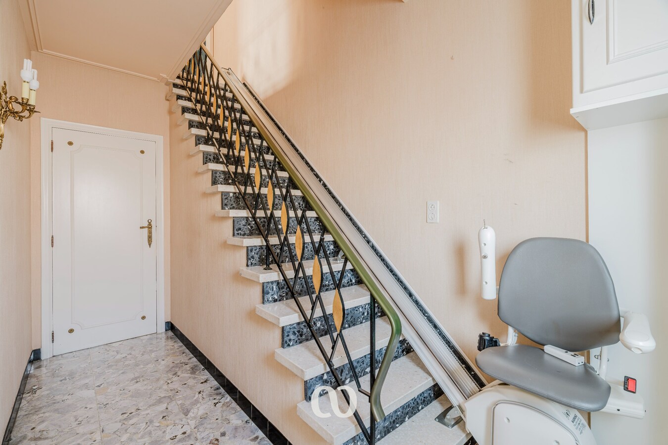 Stevige gezinswoning met tuin en garage nabij het centrum van Oudenaarde 