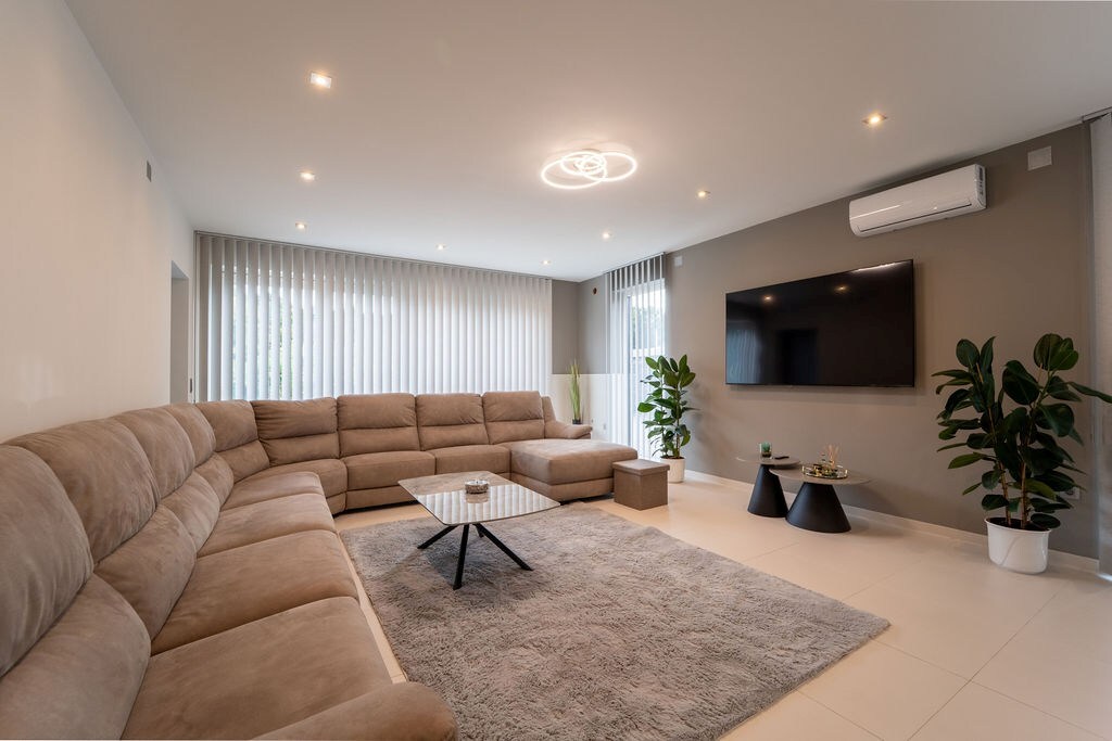 RUIM HANDELSHUIS MET WOONST TE SPALBEEK (HASSELT) 