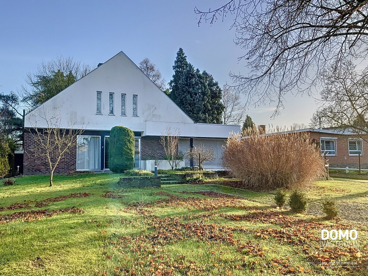 Open bebouwing met karakter, ruimte en tuin op topligging te Schulen 