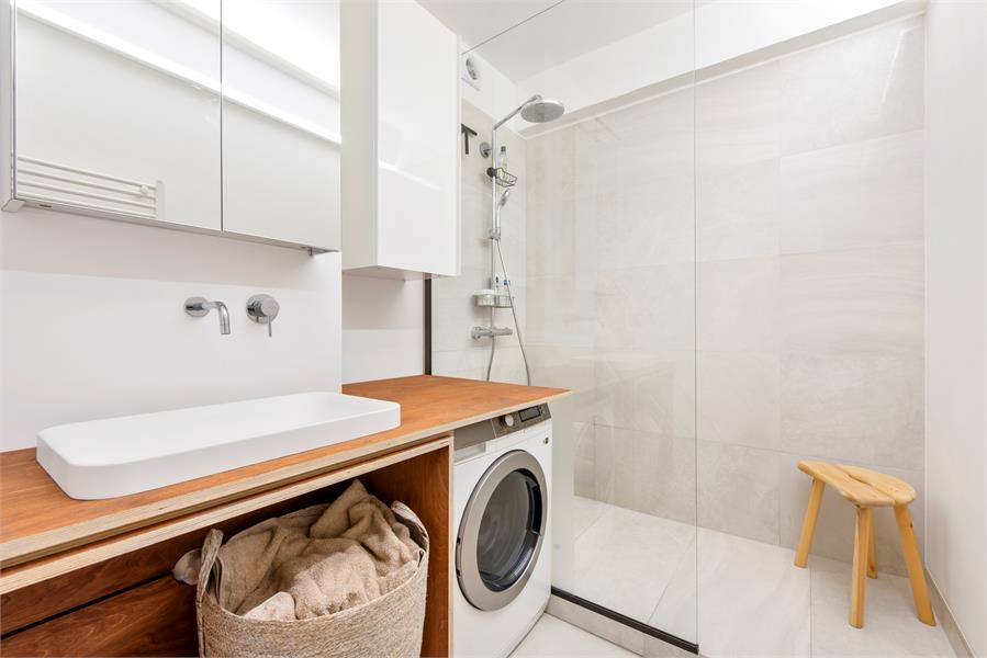 Eigentijds, volledig gerenoveerd appartement nabij Sint-Pietersstation 