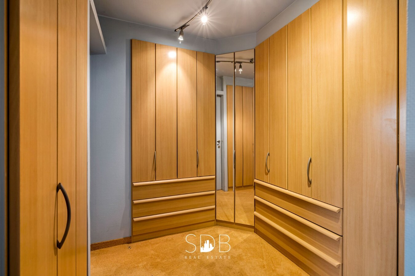 Hedendaagse woning met hippisch complex op circa 2hectare 