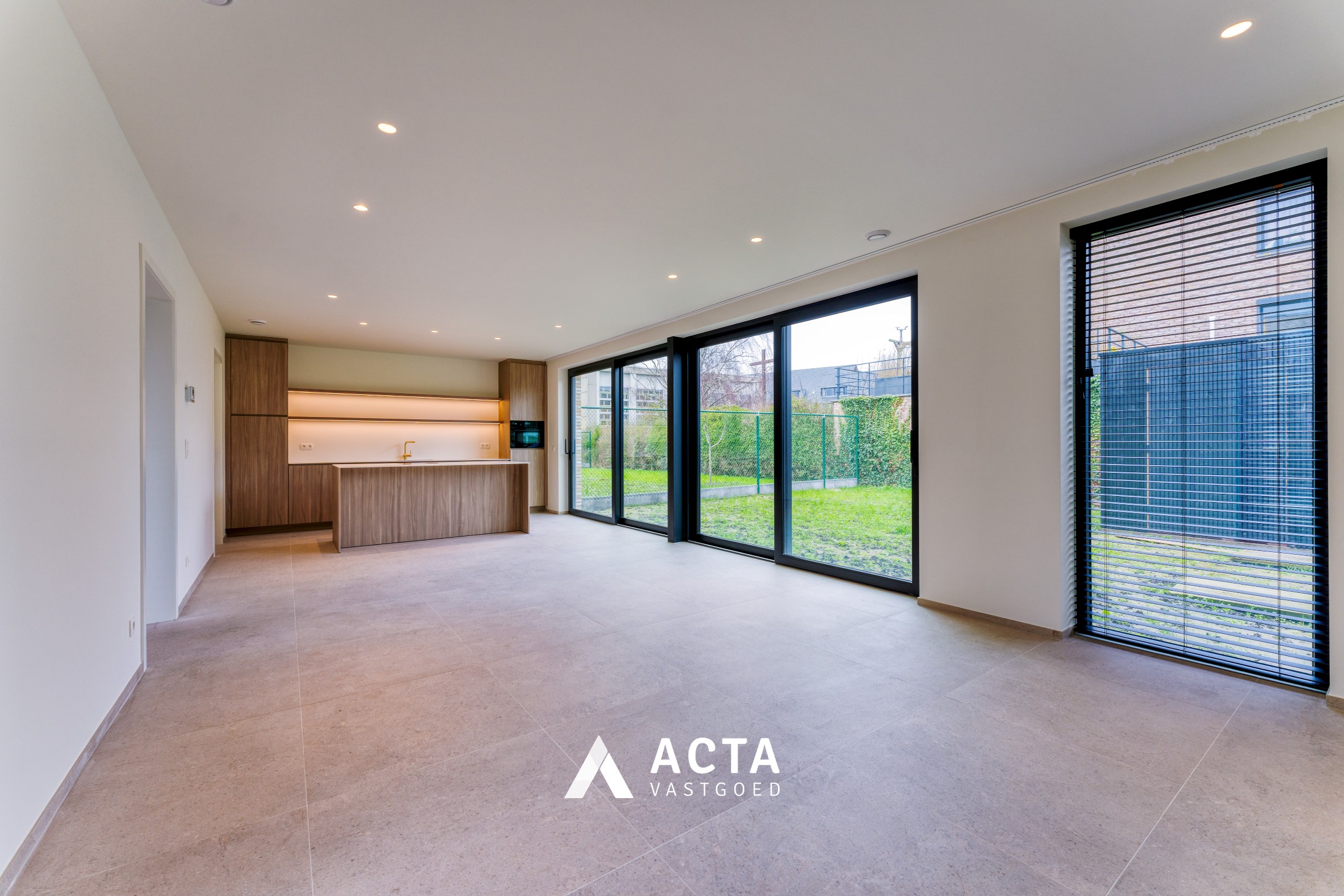 Nieuwbouwwoning met drie slaapkamers en tuin in hartje Mariakerke! 