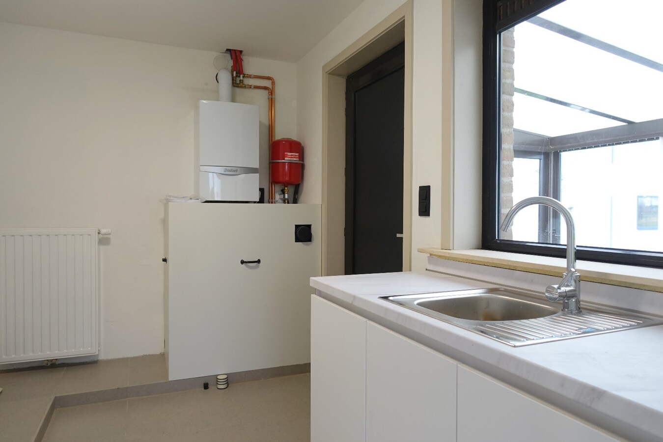 Landelijk gelegen woning met loods! 